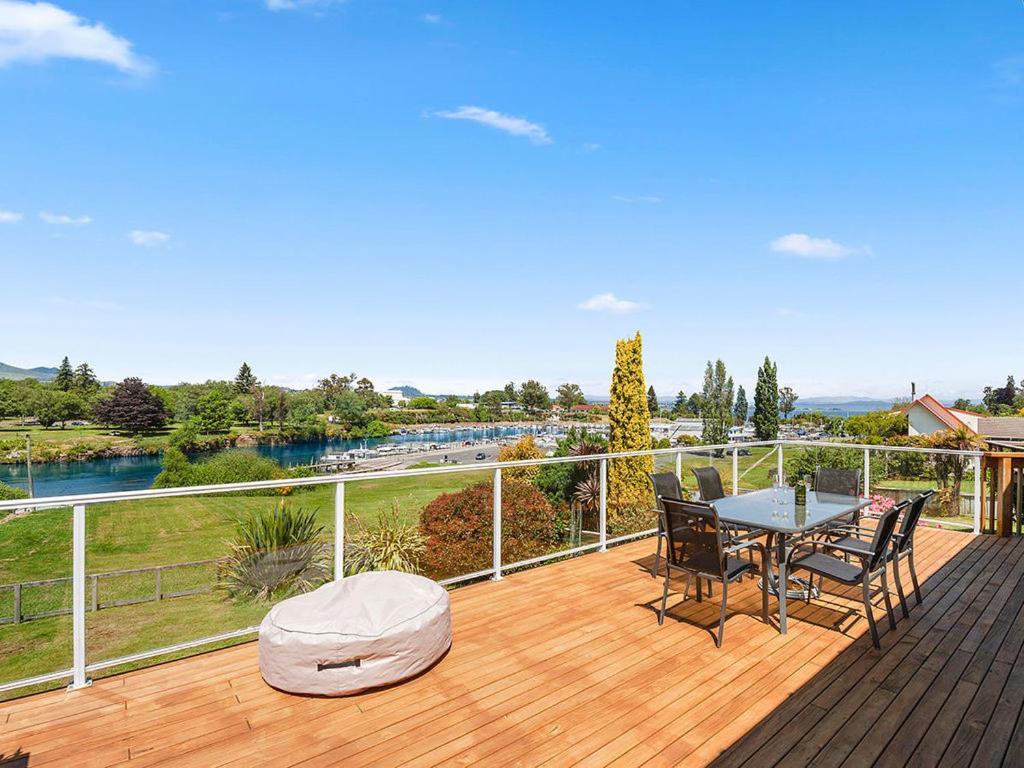 Central Riverside Retreat - Taupo Holiday Home Exterior foto